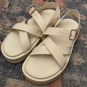 Chaco midform sandal - women’s size 9